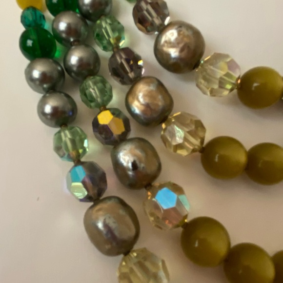 Bracelet & Necklace Set. Vintage Multi Strand Green Acrylic AB & Moonglow Beads. - Picture 6 of 15